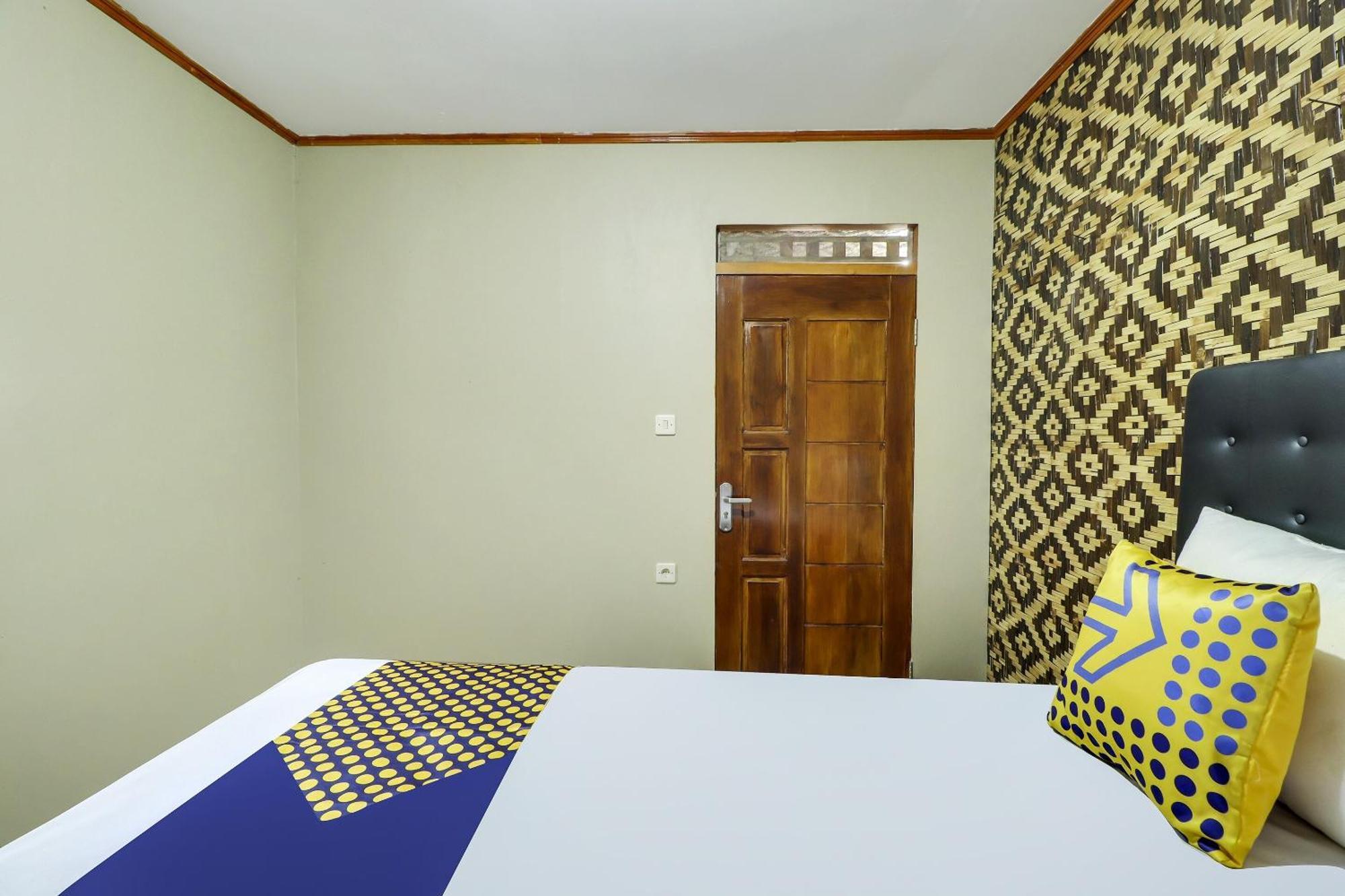 Oyo Homes 90956 Desa Wisata Guranteng Pendjalu Eksteriør bilde