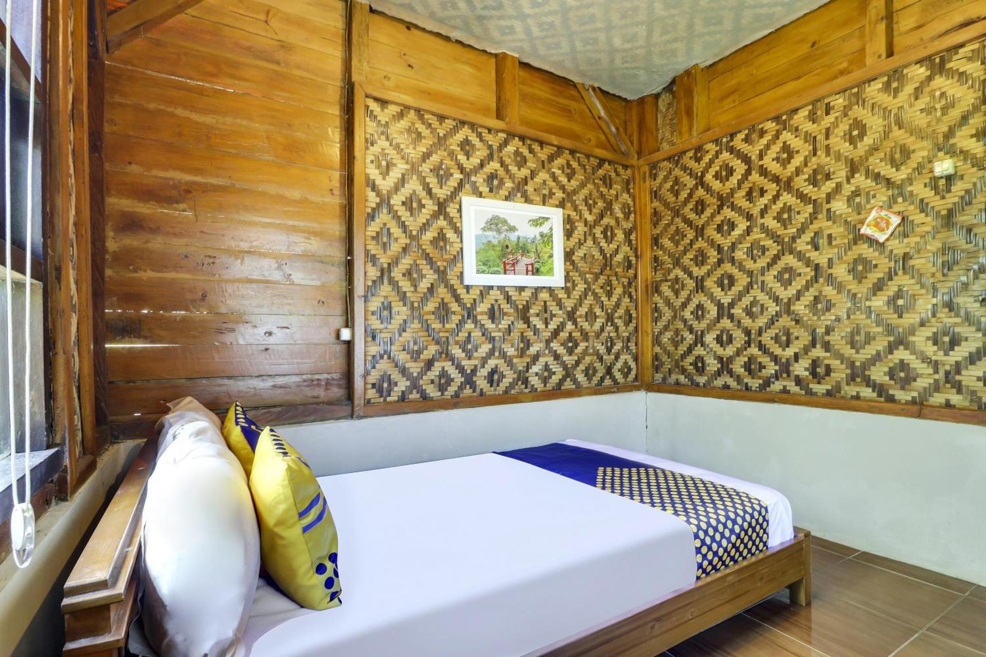 Oyo Homes 90956 Desa Wisata Guranteng Pendjalu Eksteriør bilde