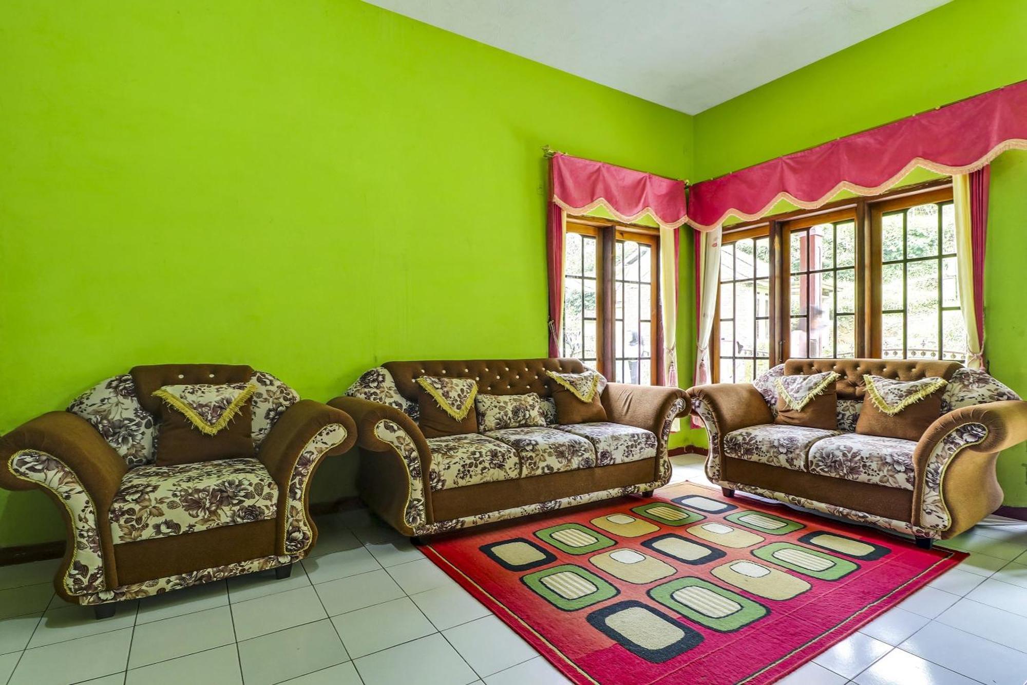 Oyo Homes 90956 Desa Wisata Guranteng Pendjalu Eksteriør bilde