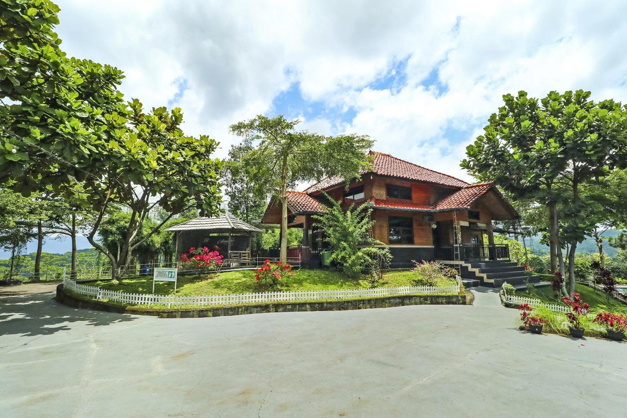Oyo Homes 90956 Desa Wisata Guranteng Pendjalu Eksteriør bilde