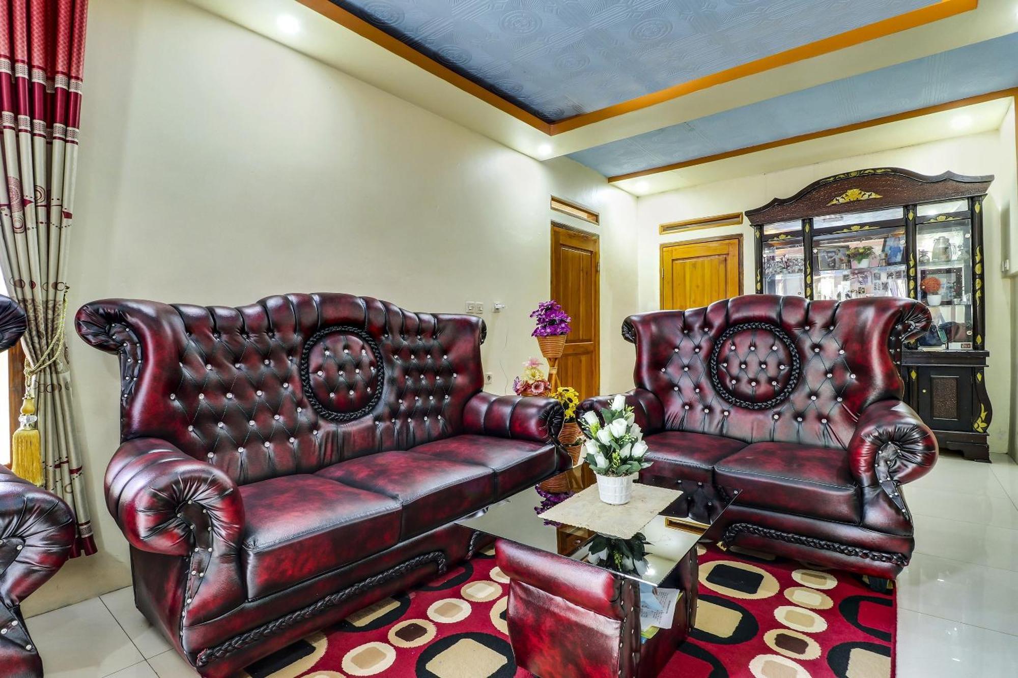 Oyo Homes 90956 Desa Wisata Guranteng Pendjalu Eksteriør bilde